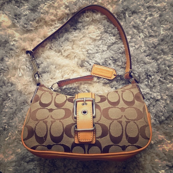 Coach Handbags - ❗️Final Price❗️Small Coach Bag